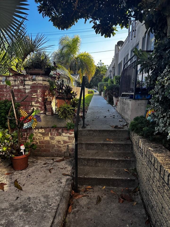 18th Street 870 West - Photo 5 of 28