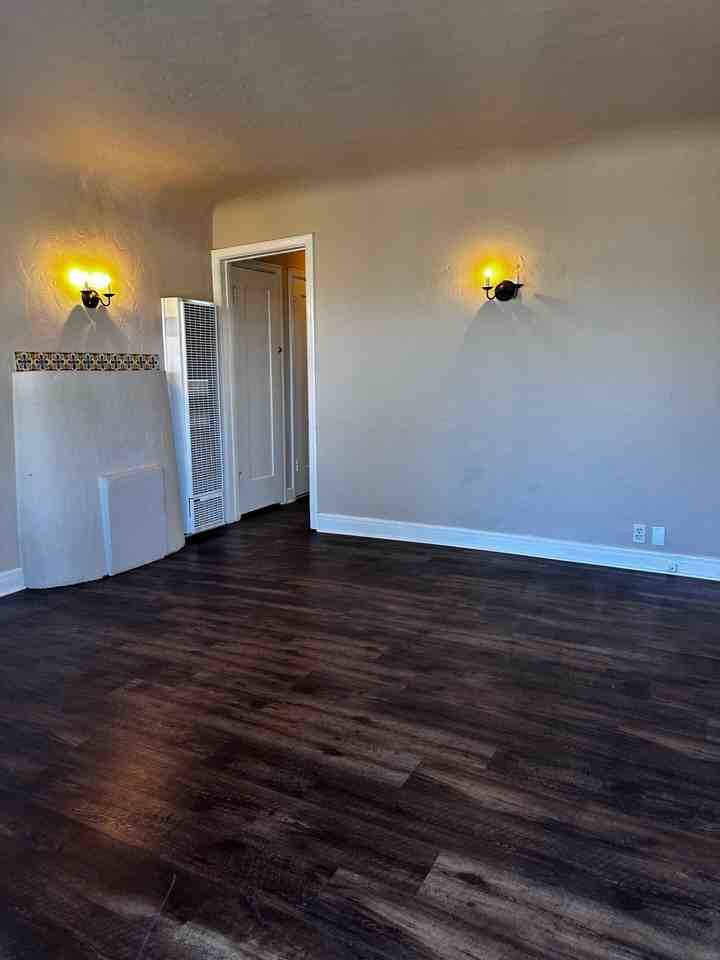 18th Street 870 West - Photo 6 of 28