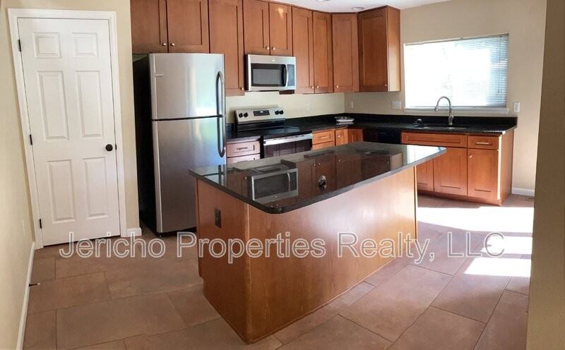 5958 S Lakeview St - Photo 4 of 17