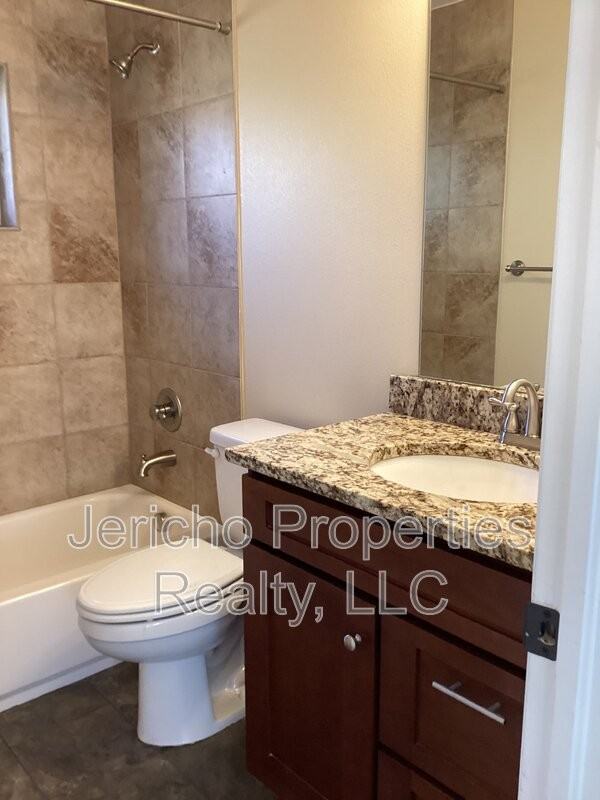 5958 S Lakeview St - Photo 7 of 17