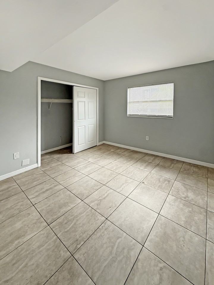 2505-2429 Hanson St - Photo 6 of 12