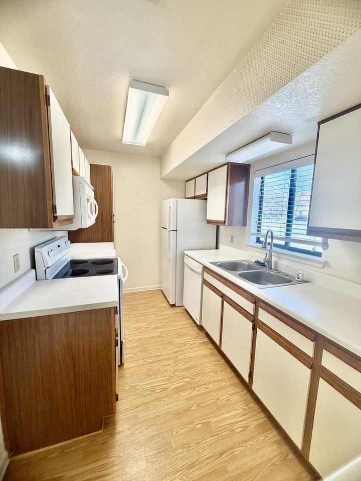 728 West San Antonio Street - Photo 3 of 50