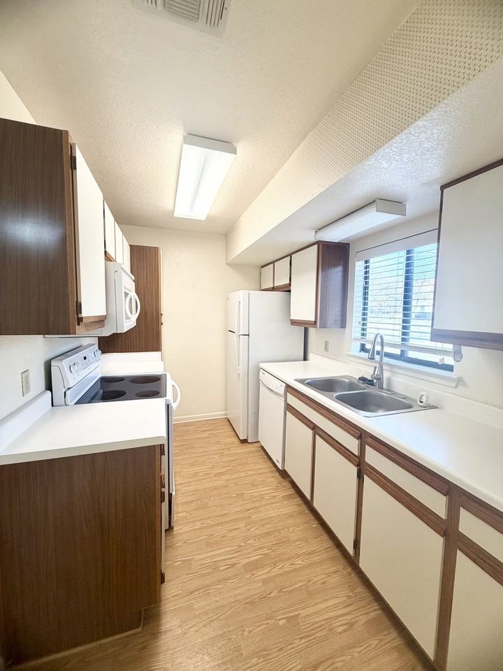 728 West San Antonio Street - Photo 4 of 50