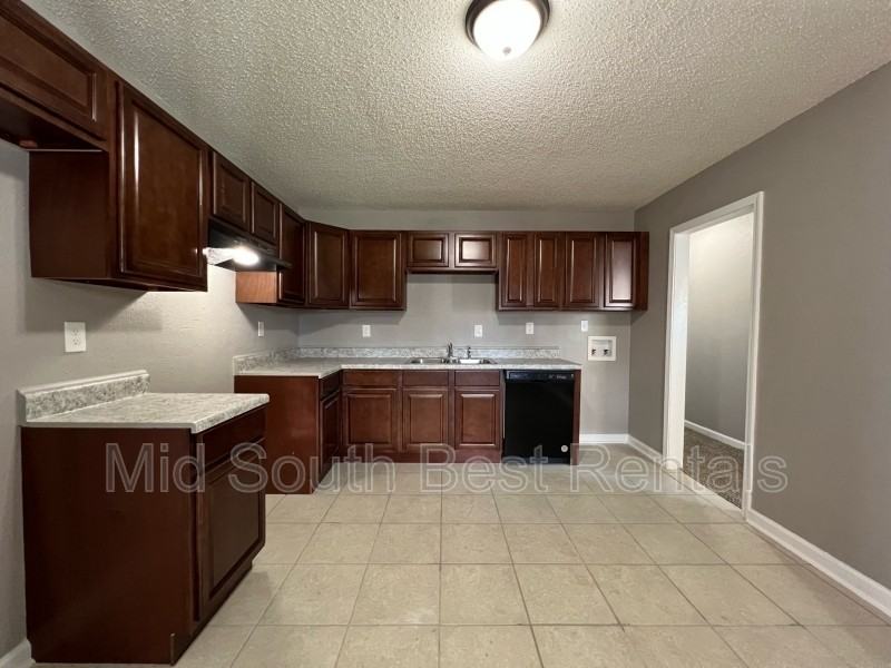 2137 Chattering Ln - Photo 3 of 8