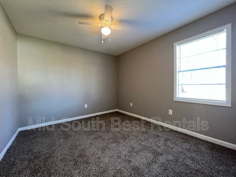 2137 Chattering Ln - Photo 4 of 8