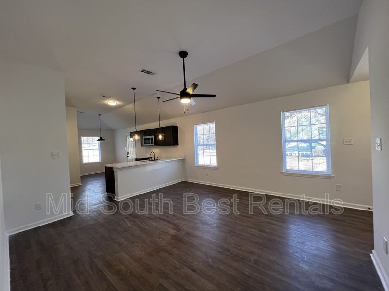 2539 Henderson St - Photo 2 of 11