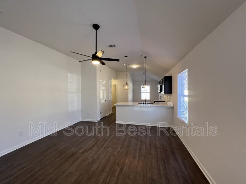 2539 Henderson St - Photo 3 of 11