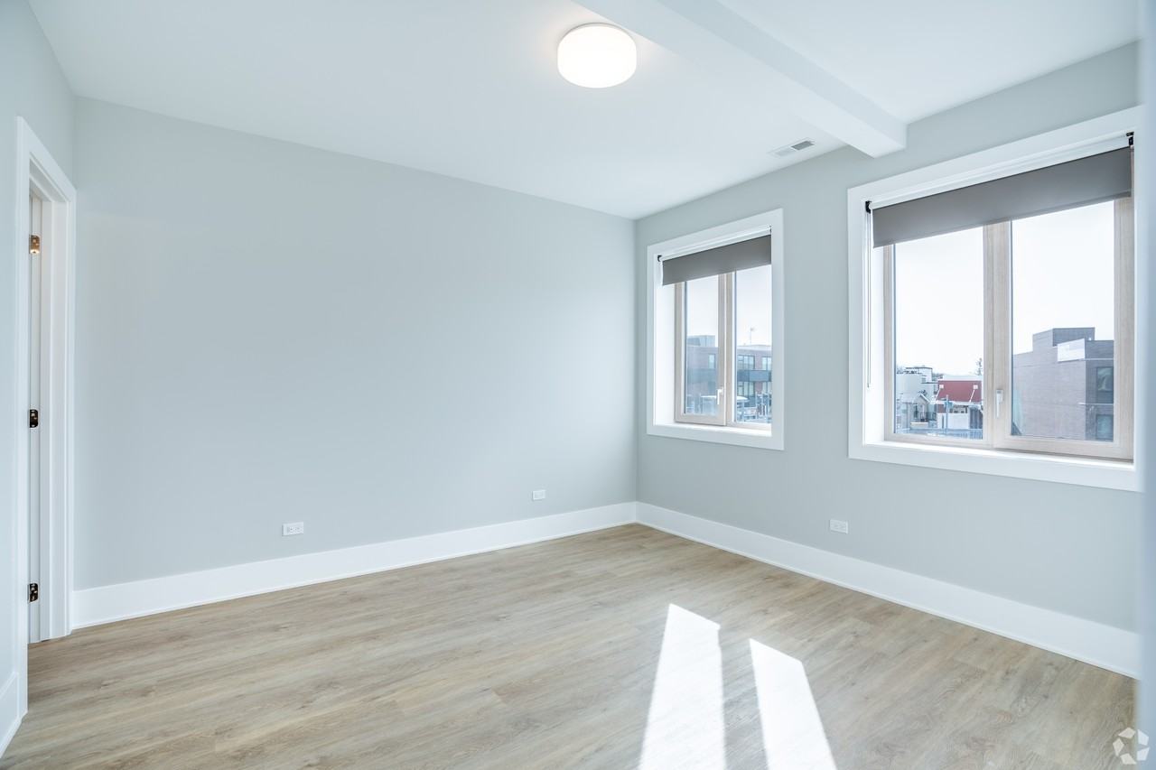 3419 N. Paulina - Photo 2 of 10