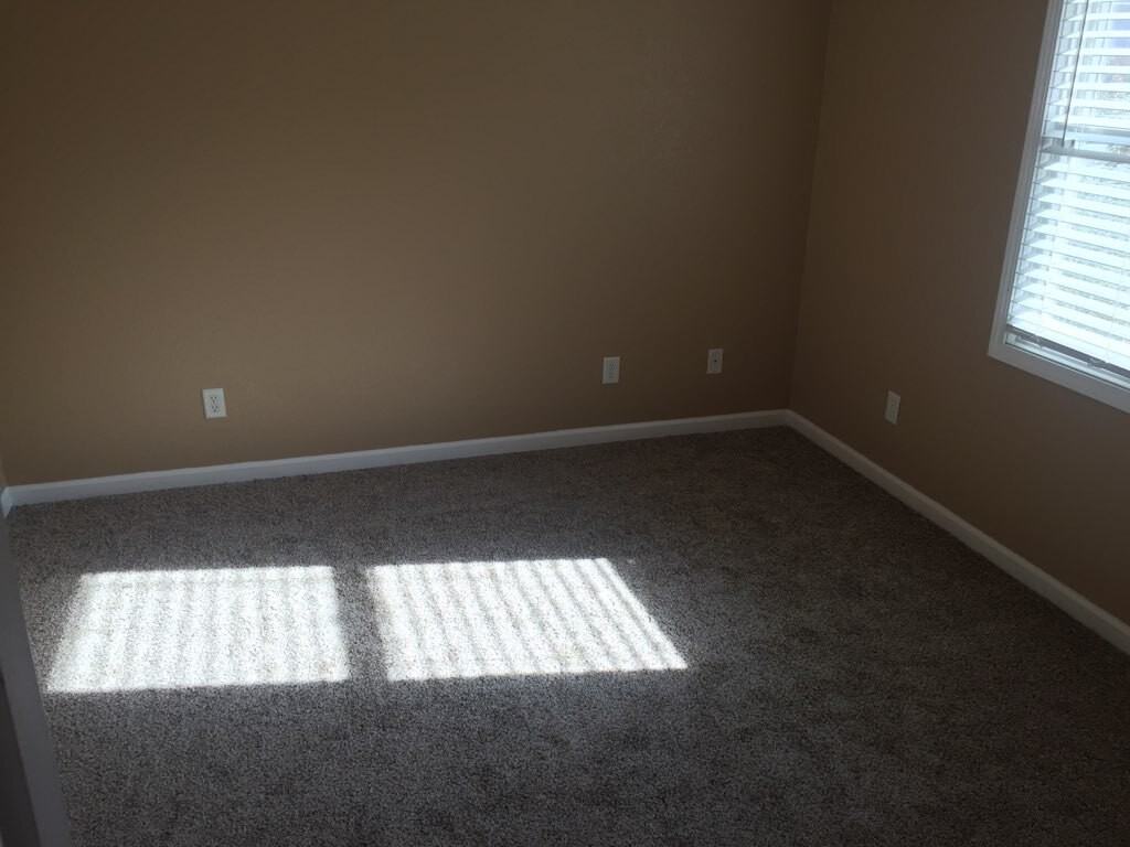 906 Pear St apt B - Photo 2 of 8