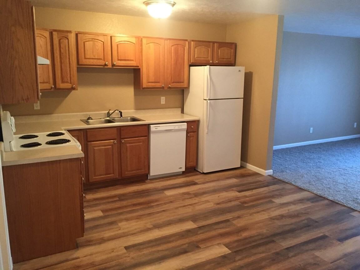 906 Pear St apt B - Photo 3 of 8