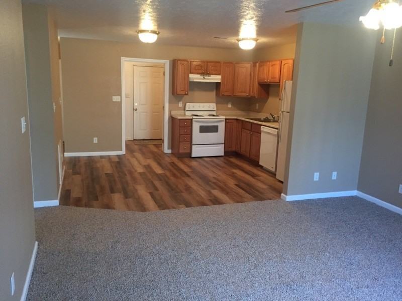 906 Pear St apt B - Photo 6 of 8