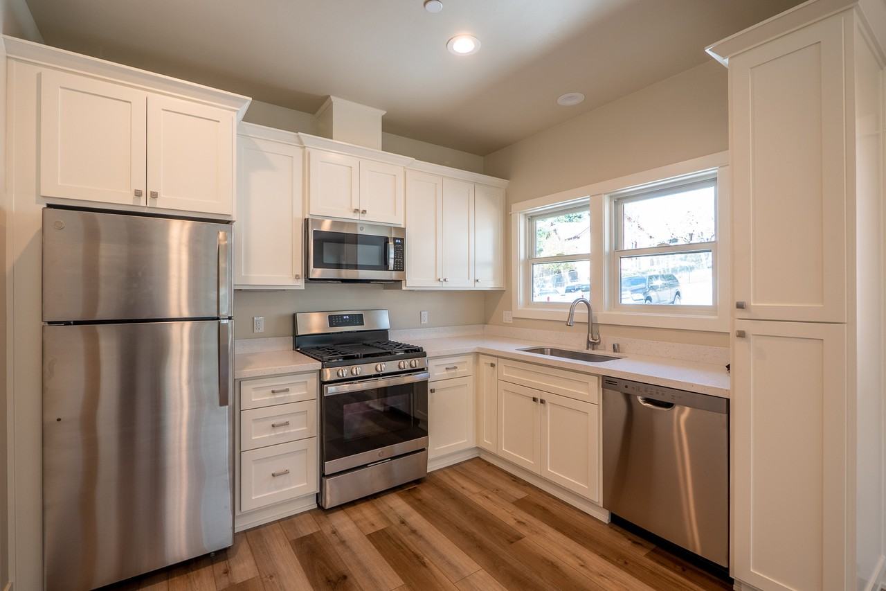 120 Richardson Street - Photo 5 of 25