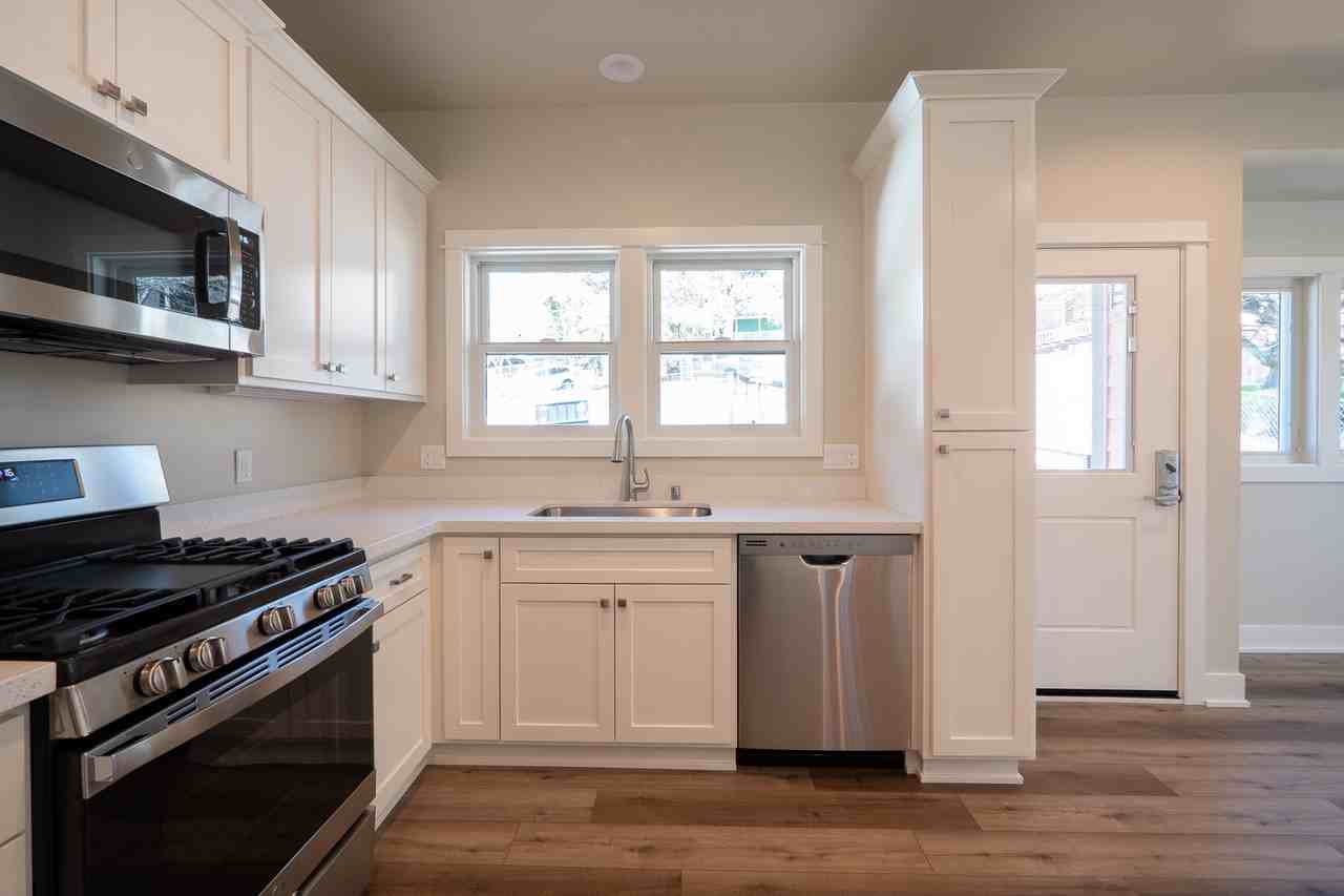 120 Richardson Street - Photo 7 of 25