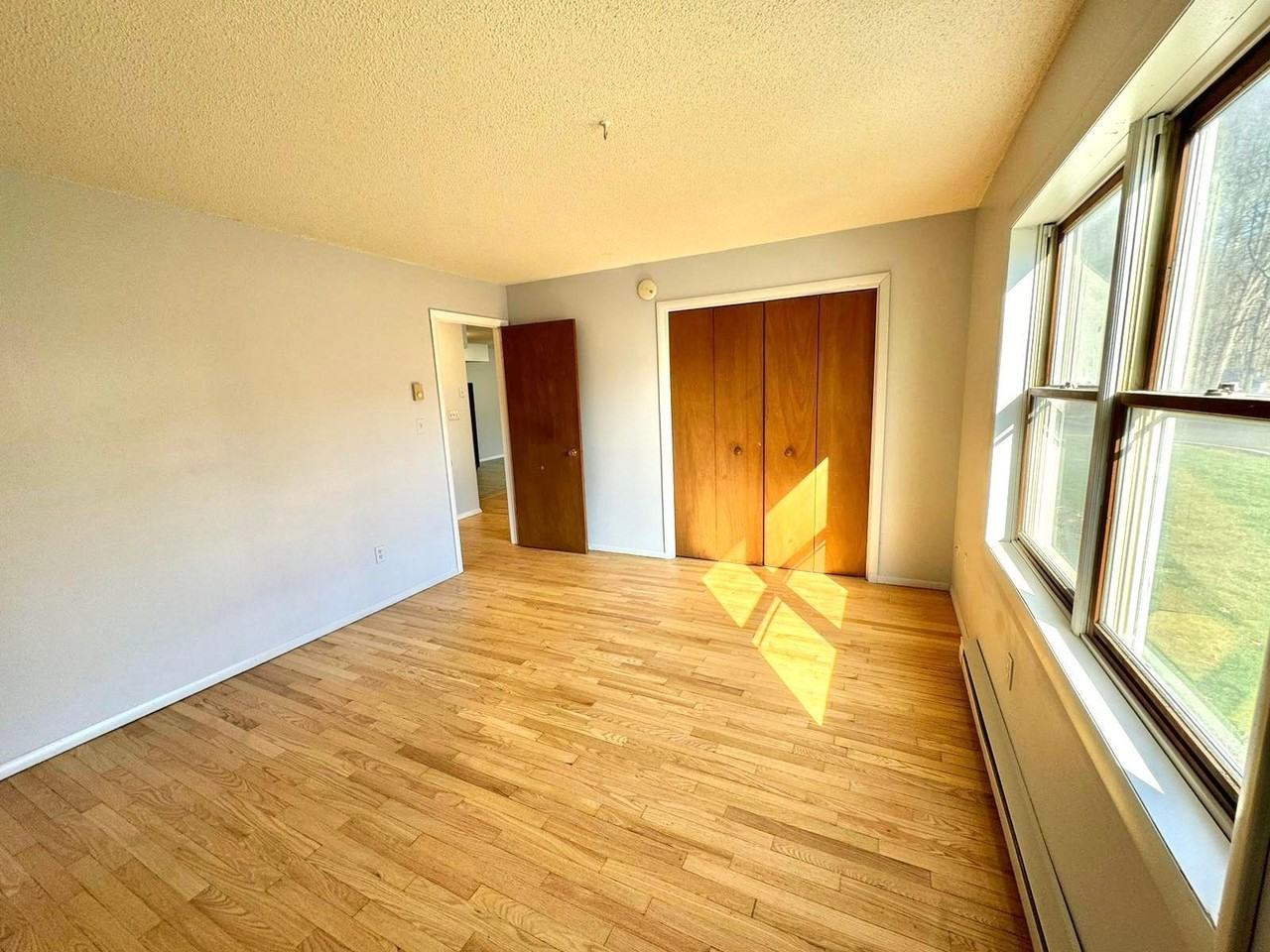 Lakeside Apartments - Photo 4 of 8