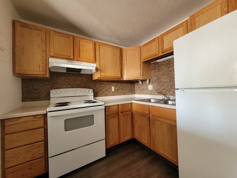 535 Spinnaker Ln - Photo 2 of 10