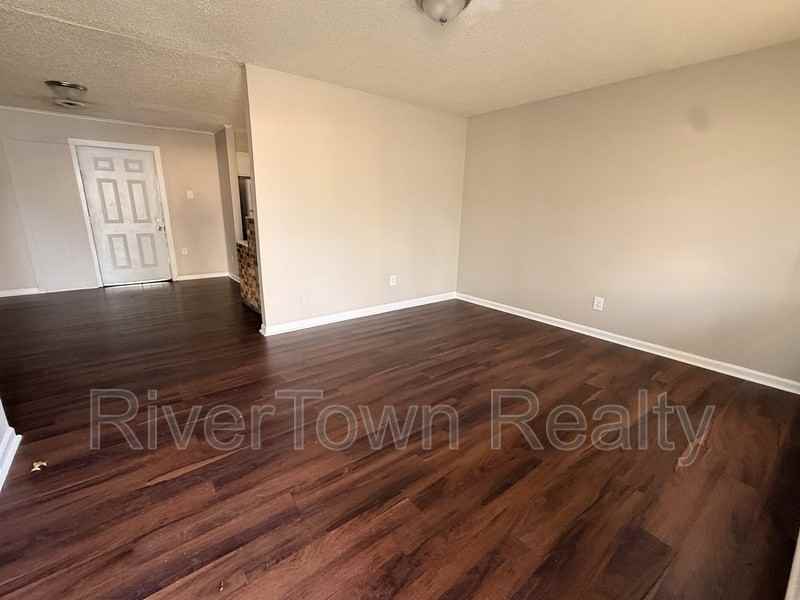 4070 Kerwin Dr - Photo 2 of 12