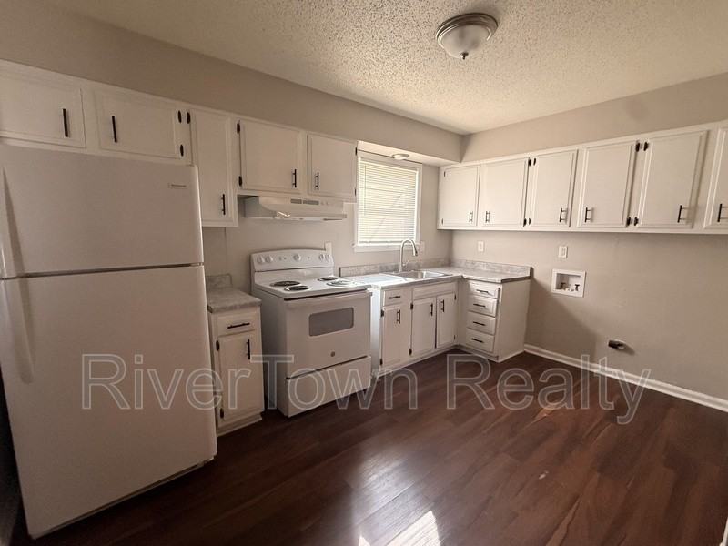 4070 Kerwin Dr - Photo 4 of 12