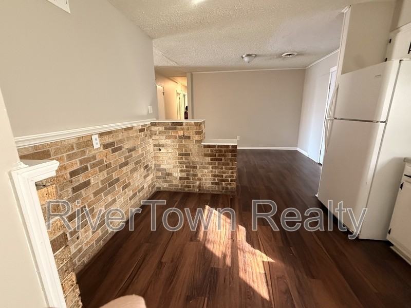 4070 Kerwin Dr - Photo 5 of 12