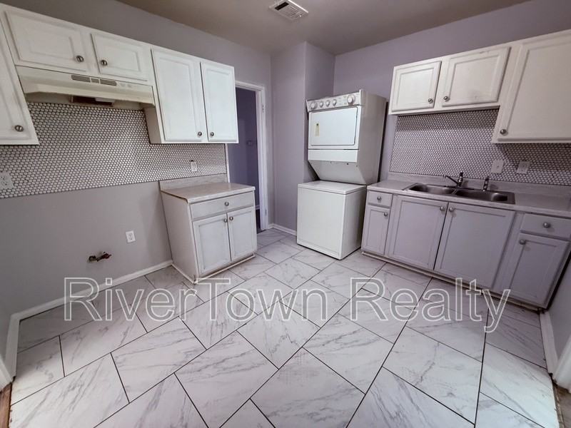 1456 Paullus Ave - Photo 3 of 10