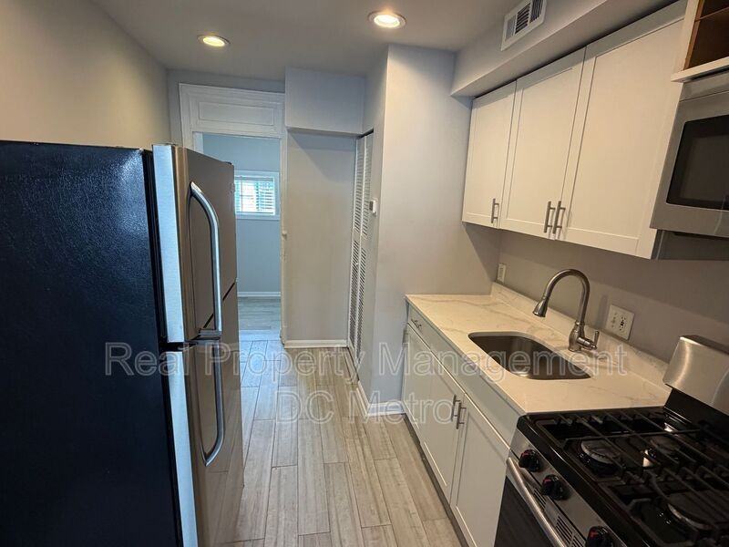 1243 Penn St Ne #1 - Photo 6 of 15