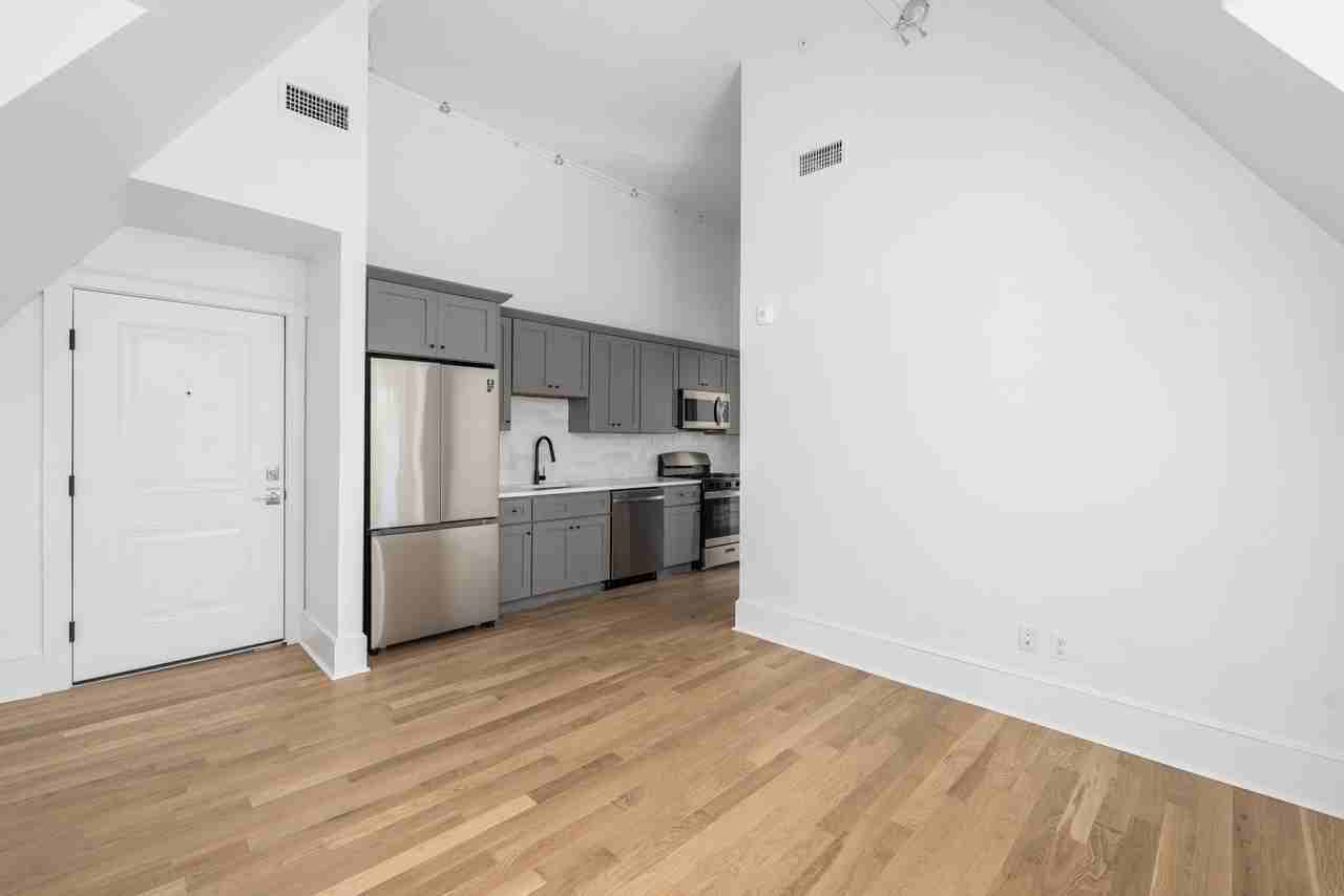 293 Governor Street - Photo 5 of 12