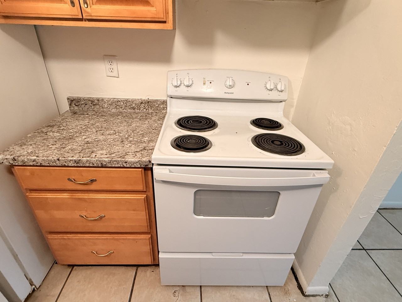 25415LLC - Photo 3 of 14