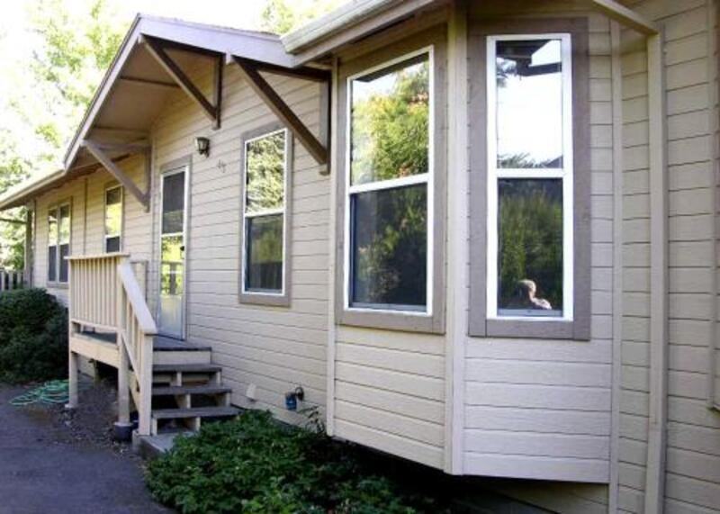 477 Scenic Dr - Photo 3 of 7