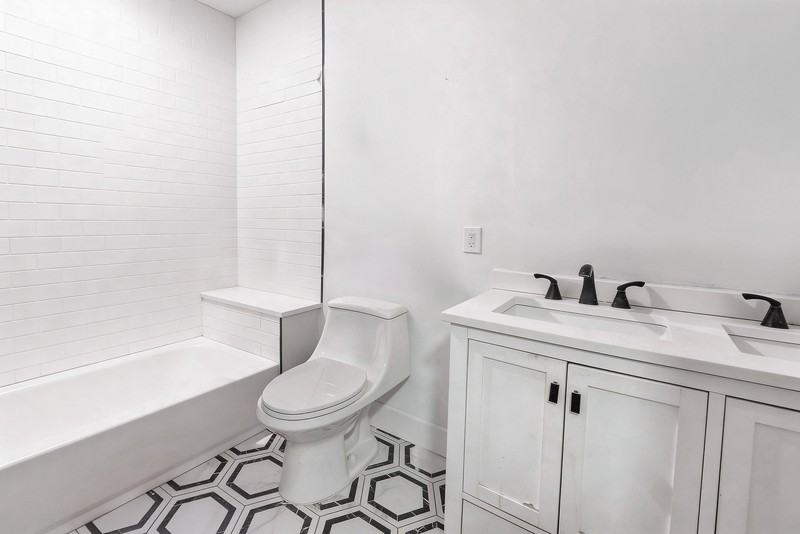 721 N Wood Ave - Photo 4 of 5