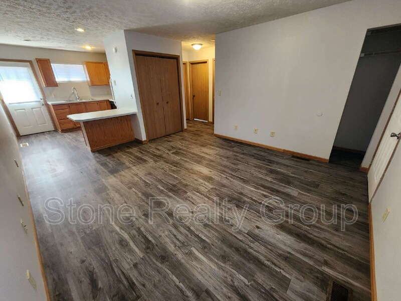 700 S 7th St #B - Photo 2 of 8