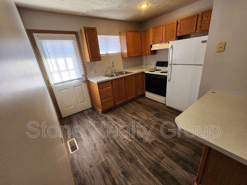 700 S 7th St #B - Photo 3 of 8