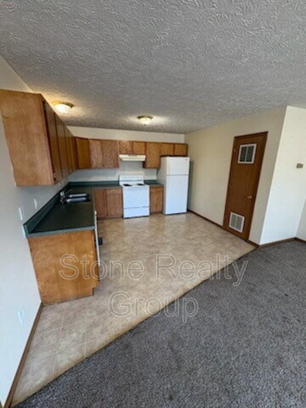 711 N 25th St - Photo 3 of 8