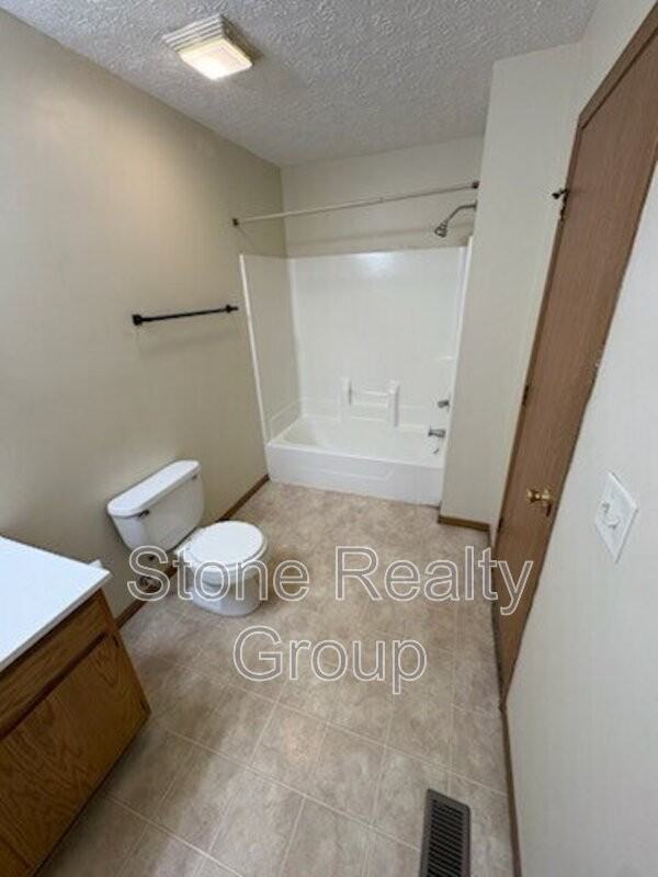 711 N 25th St - Photo 5 of 8