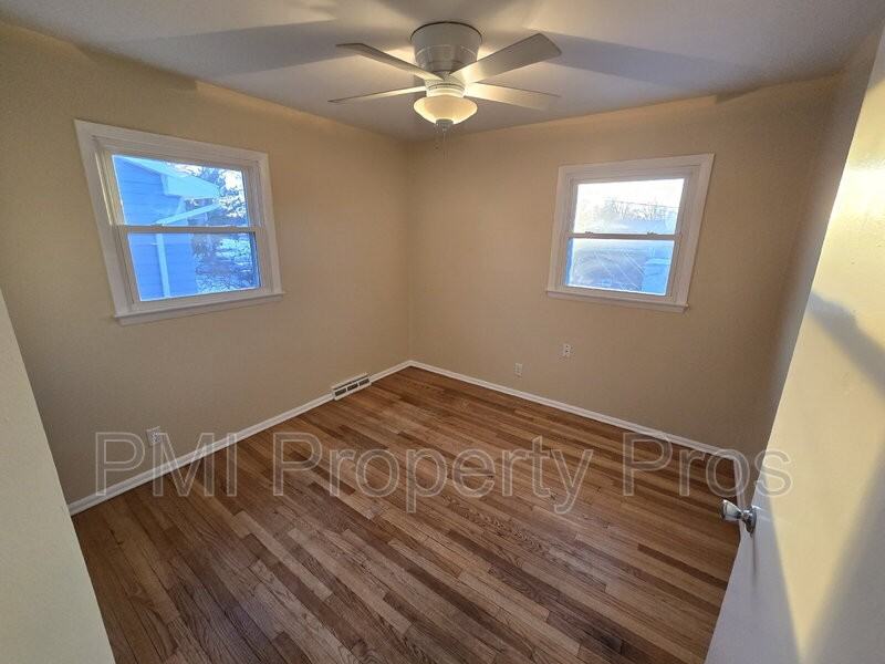 6901 N 42nd St - Photo 3 of 29