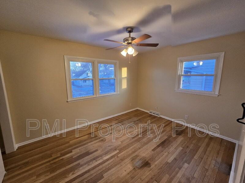 6901 N 42nd St - Photo 6 of 29