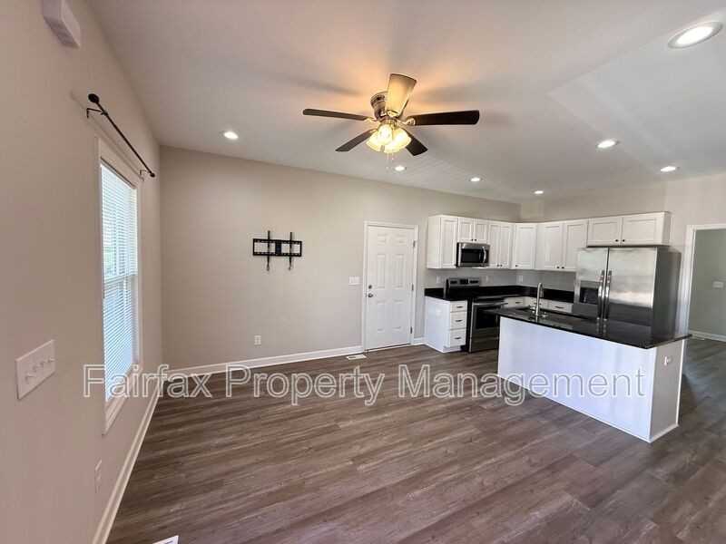 1118 Eva St - Photo 4 of 17