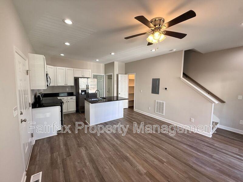 1118 Eva St - Photo 5 of 17