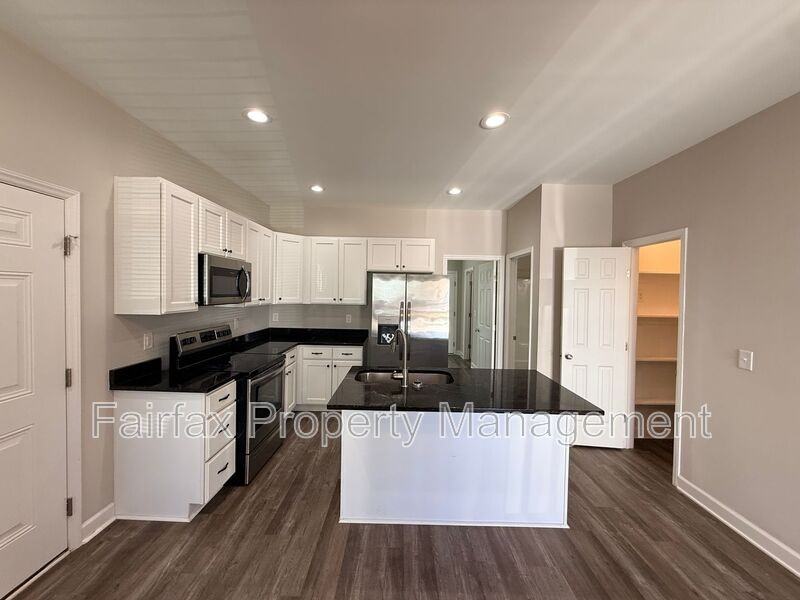 1118 Eva St - Photo 6 of 17