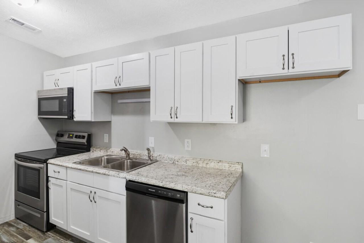 1200 W Bethel Ave - Photo 5 of 35