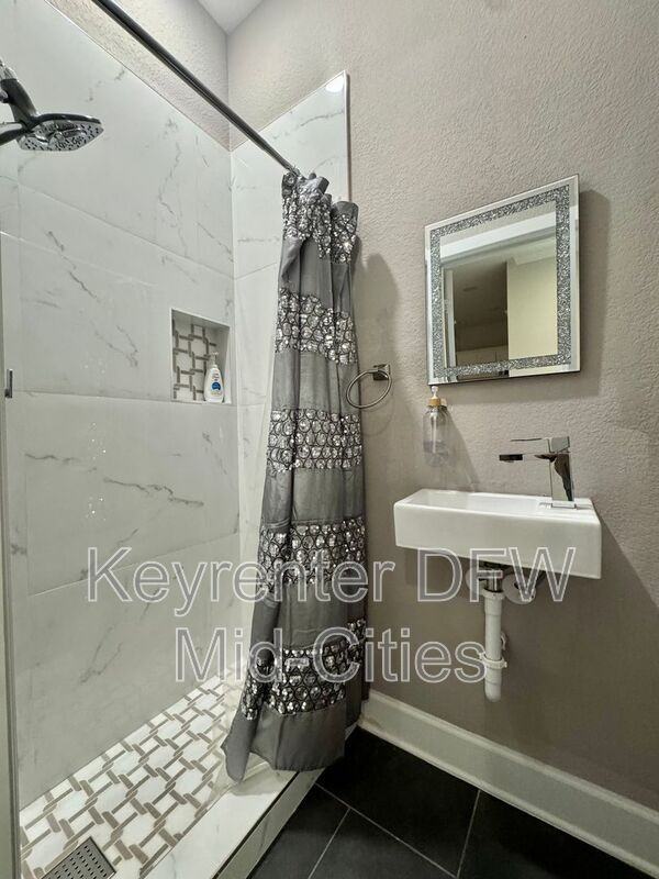 6726 Deleon St - Photo 3 of 28