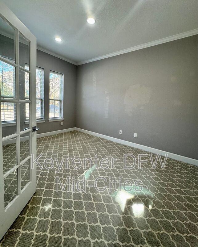 6726 Deleon St - Photo 4 of 28