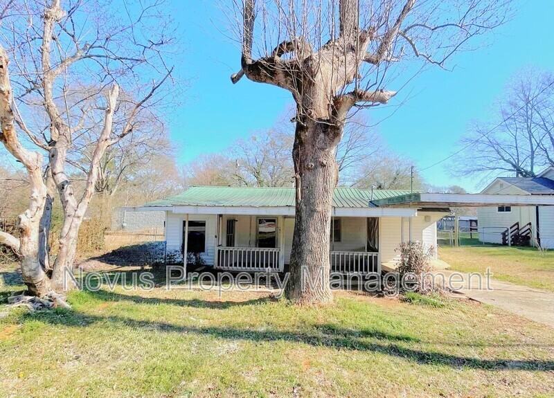 135 Love St - Photo 3 of 14