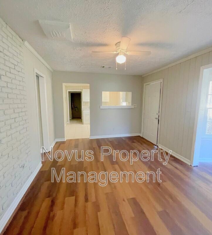 135 Love St - Photo 4 of 14