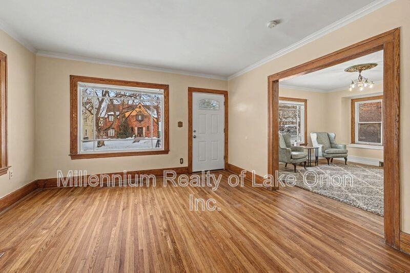 52 E Iroquois Rd - Photo 3 of 30