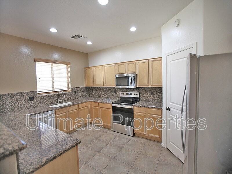 18447 W Caribbean Ln - Photo 2 of 13