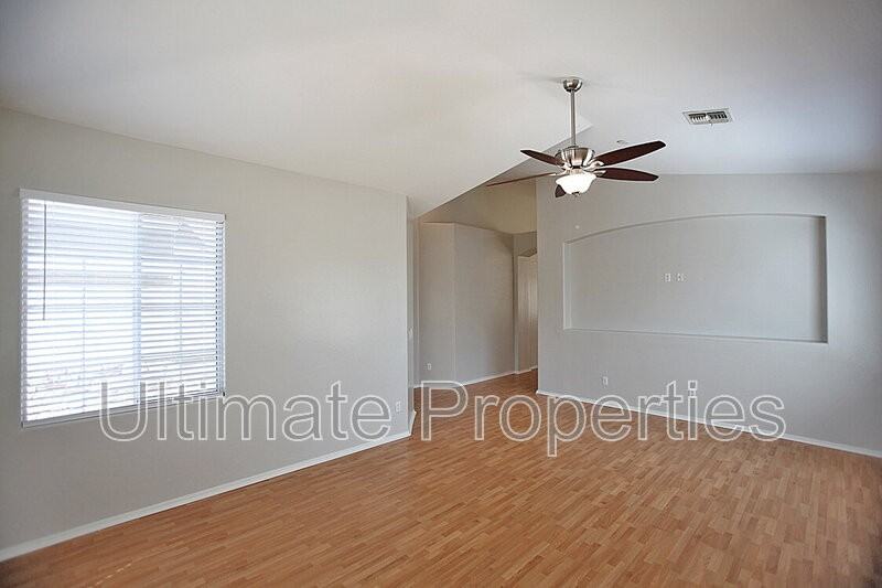 7550 W Gardenia Ave - Photo 4 of 23