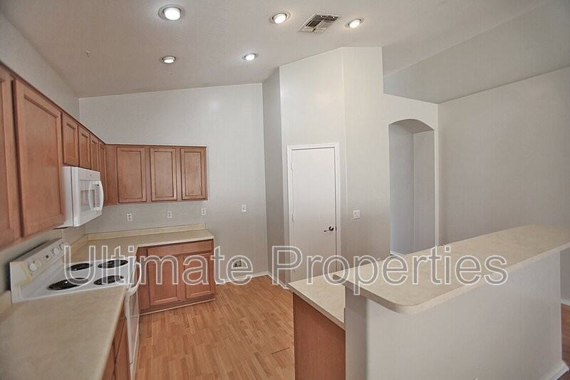 7550 W Gardenia Ave - Photo 6 of 23