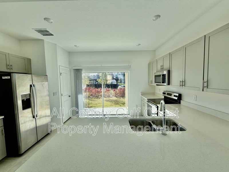 6107 Whetstone Ct - Photo 3 of 13