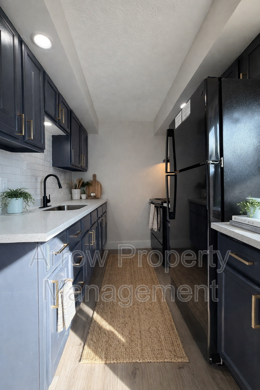 1429 N 34th St #3 - Photo 4 of 11