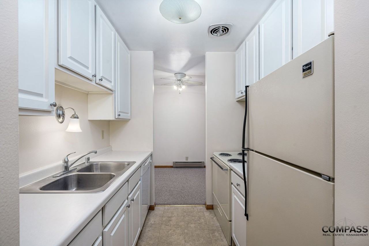 Half Moon Lake Apartments - Photo 4 of 37