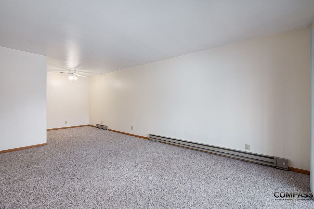 Half Moon Lake Apartments - Photo 5 of 37